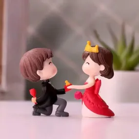 Amazon Brand - Umi Propose Day Miniature Gift for Girlfriend Boyfriend Husband Wife - Valentine Day Couple Gift for Lover - Couple Resin Miniature Statue for Home Decor Anniversary Wedding Gift