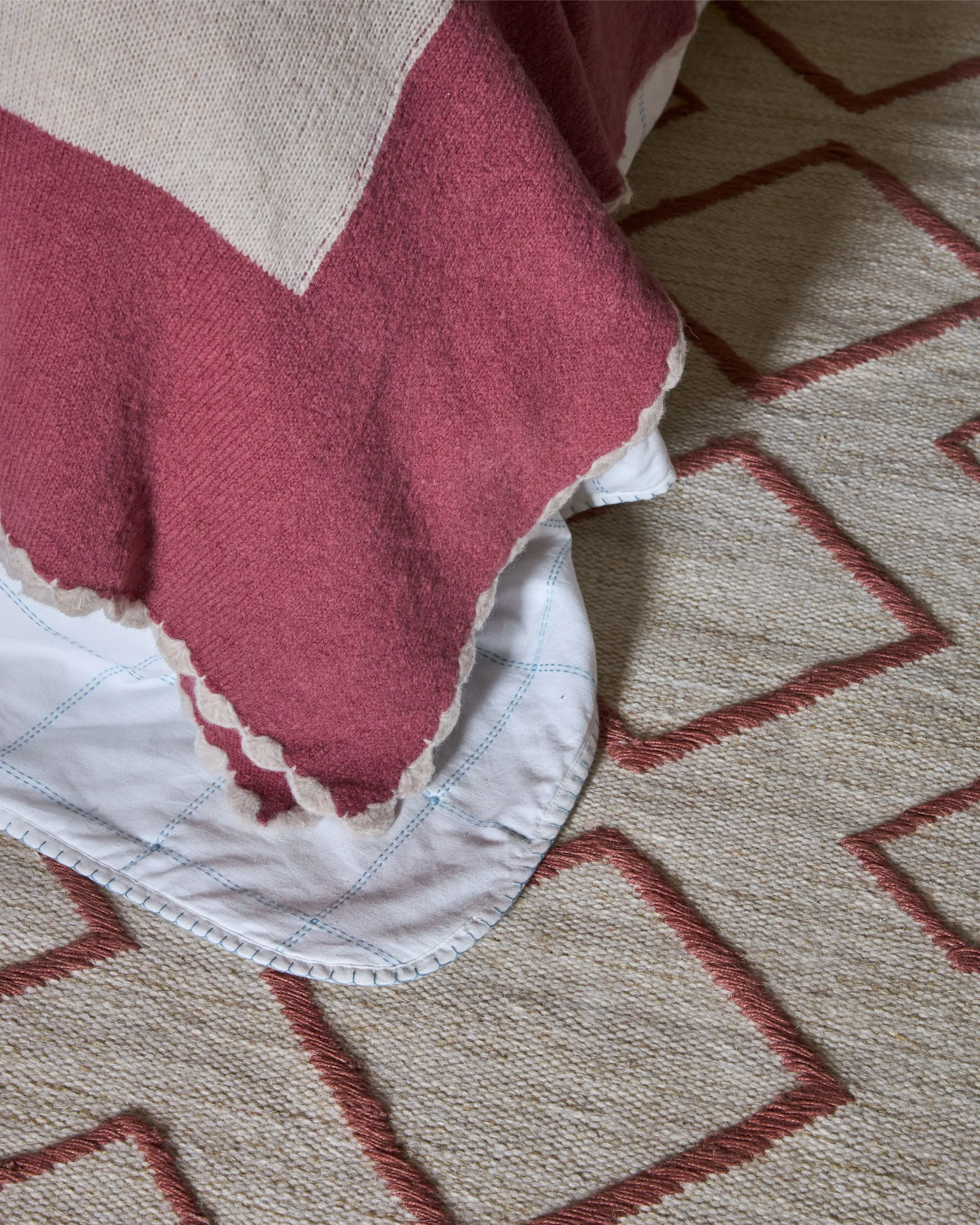 Bordered Knitted Throw - Pink