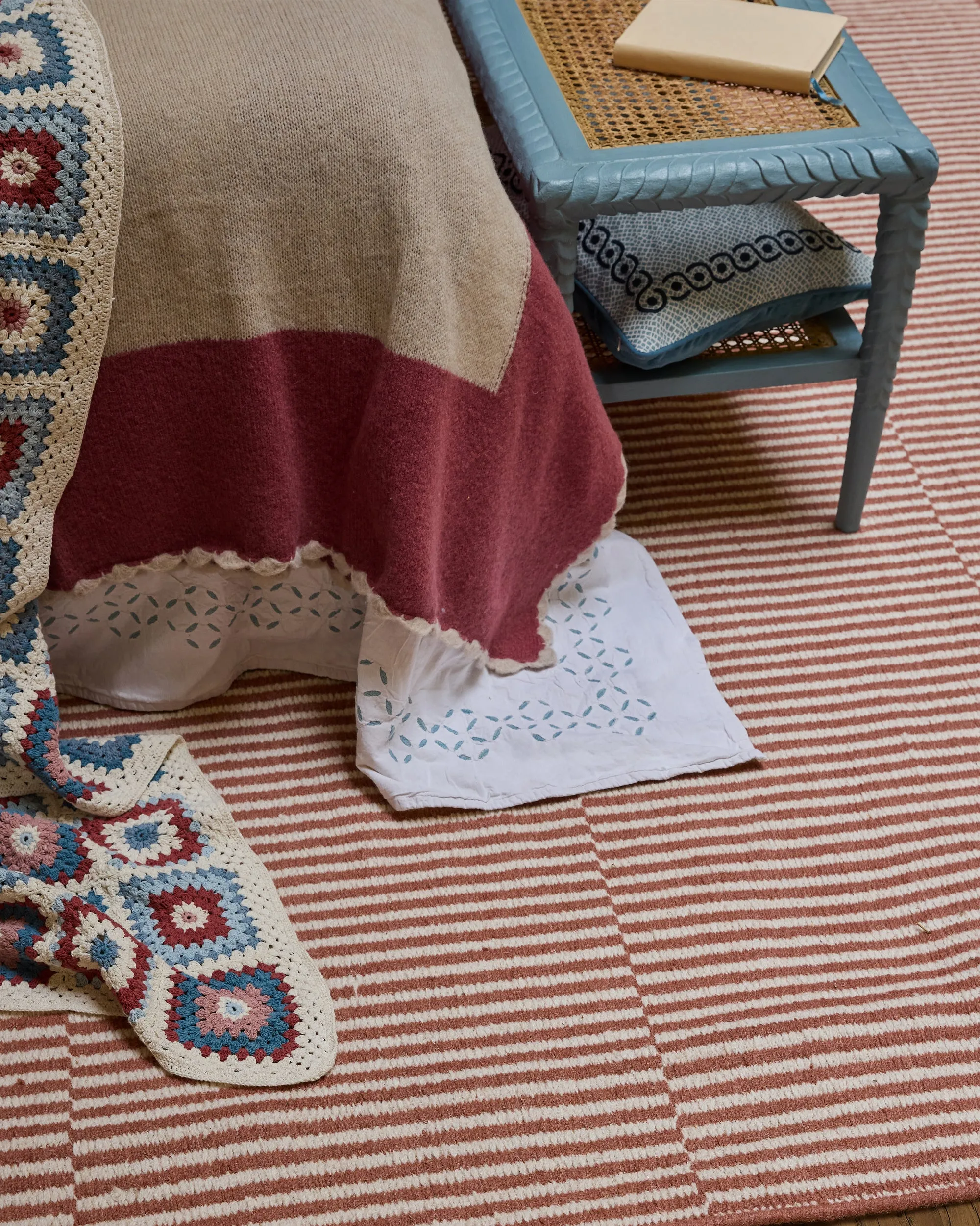 Bordered Knitted Throw - Pink