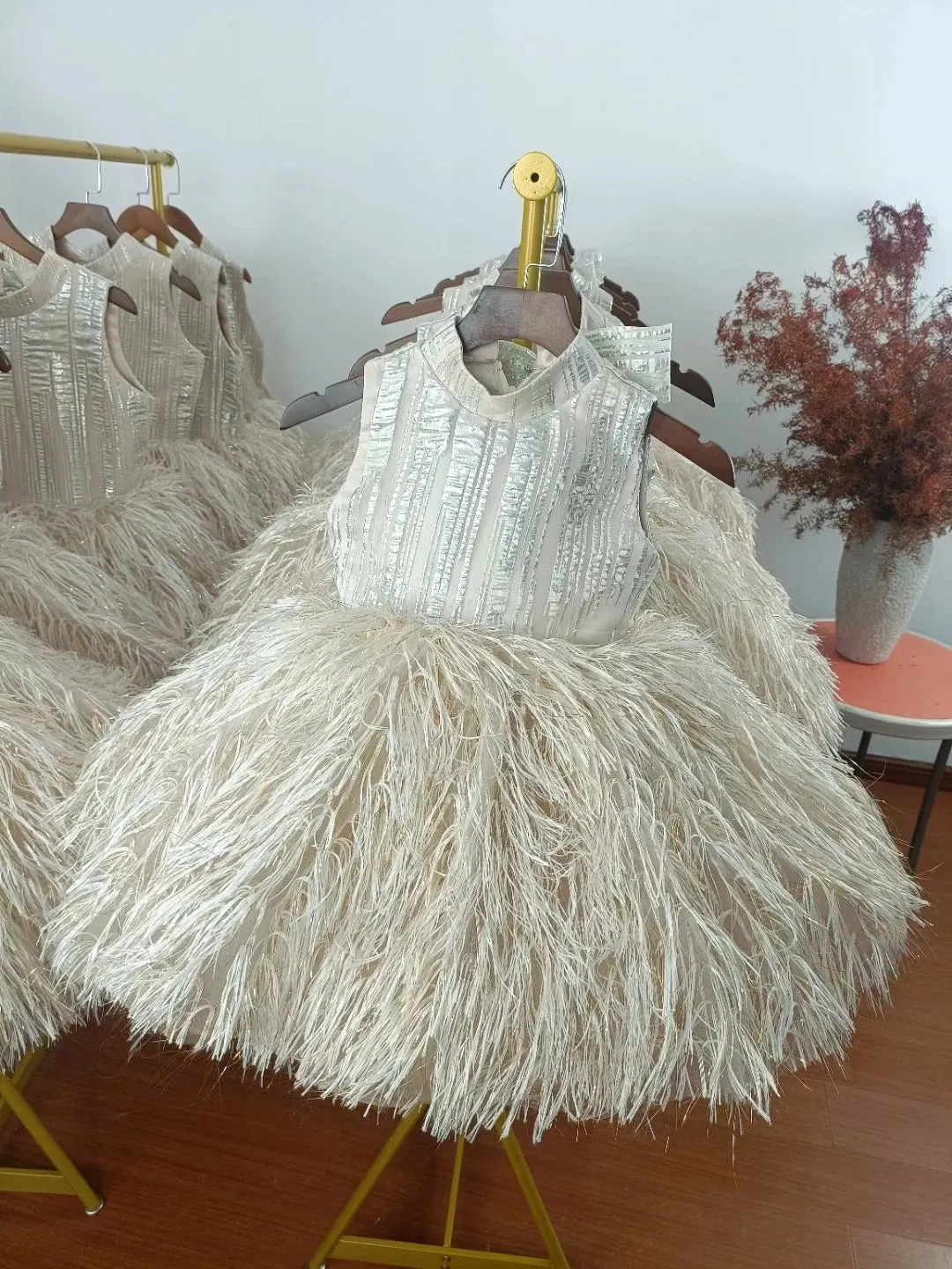Girls Fluffy Feather & O Neck Sleeveless Ball Gown/Party Dress