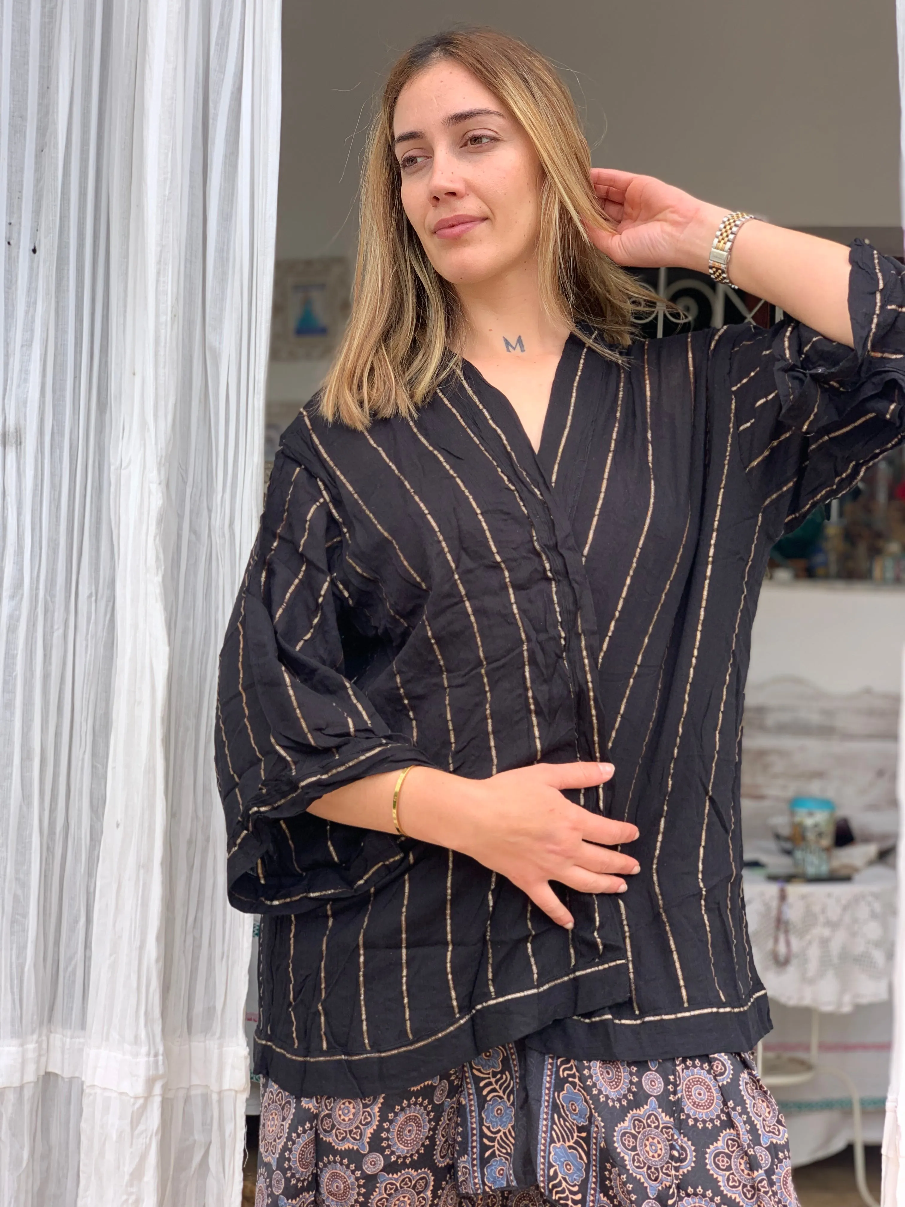 Ibiza boho short kimono 👘 in black and gold