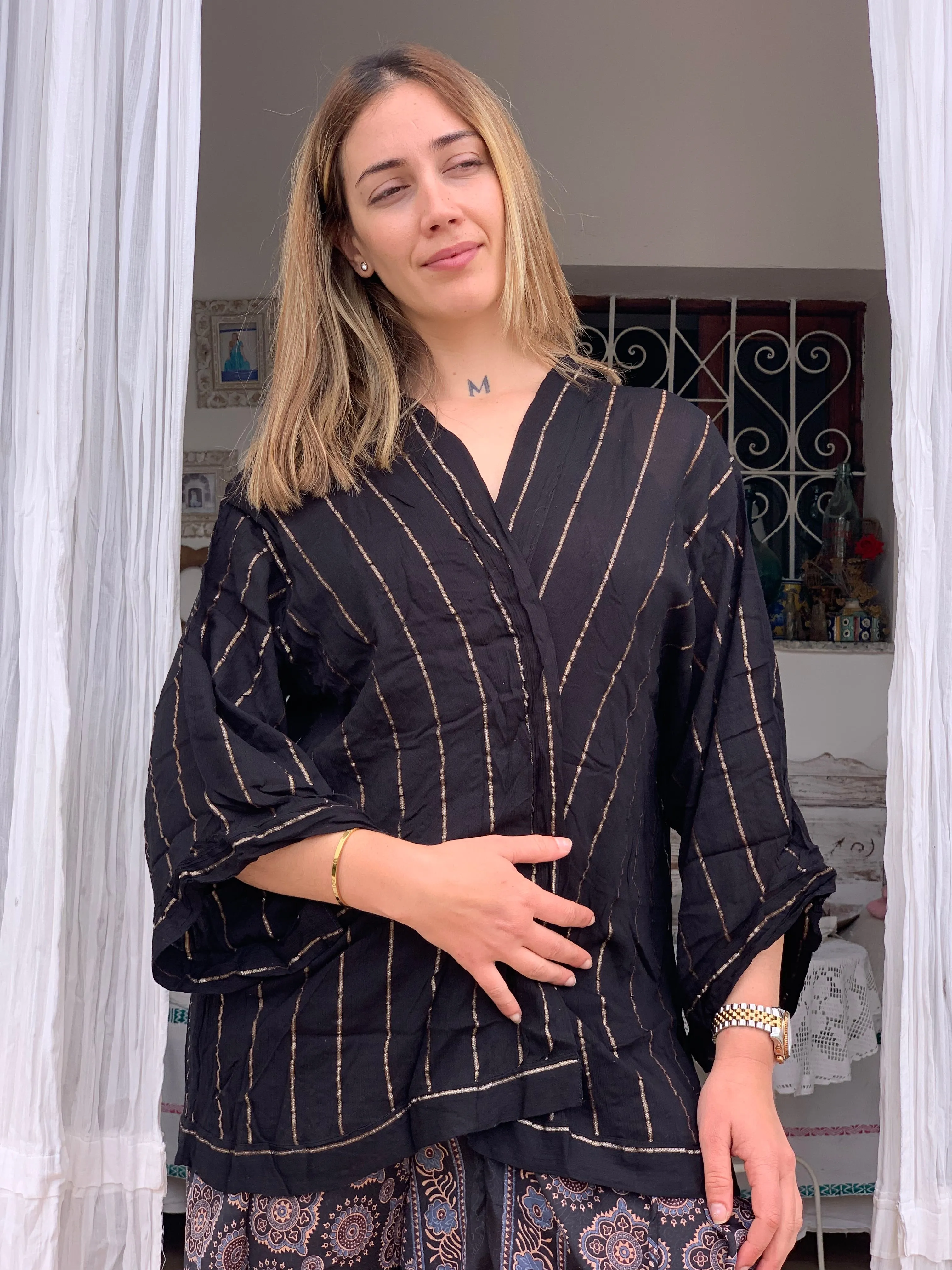 Ibiza boho short kimono 👘 in black and gold