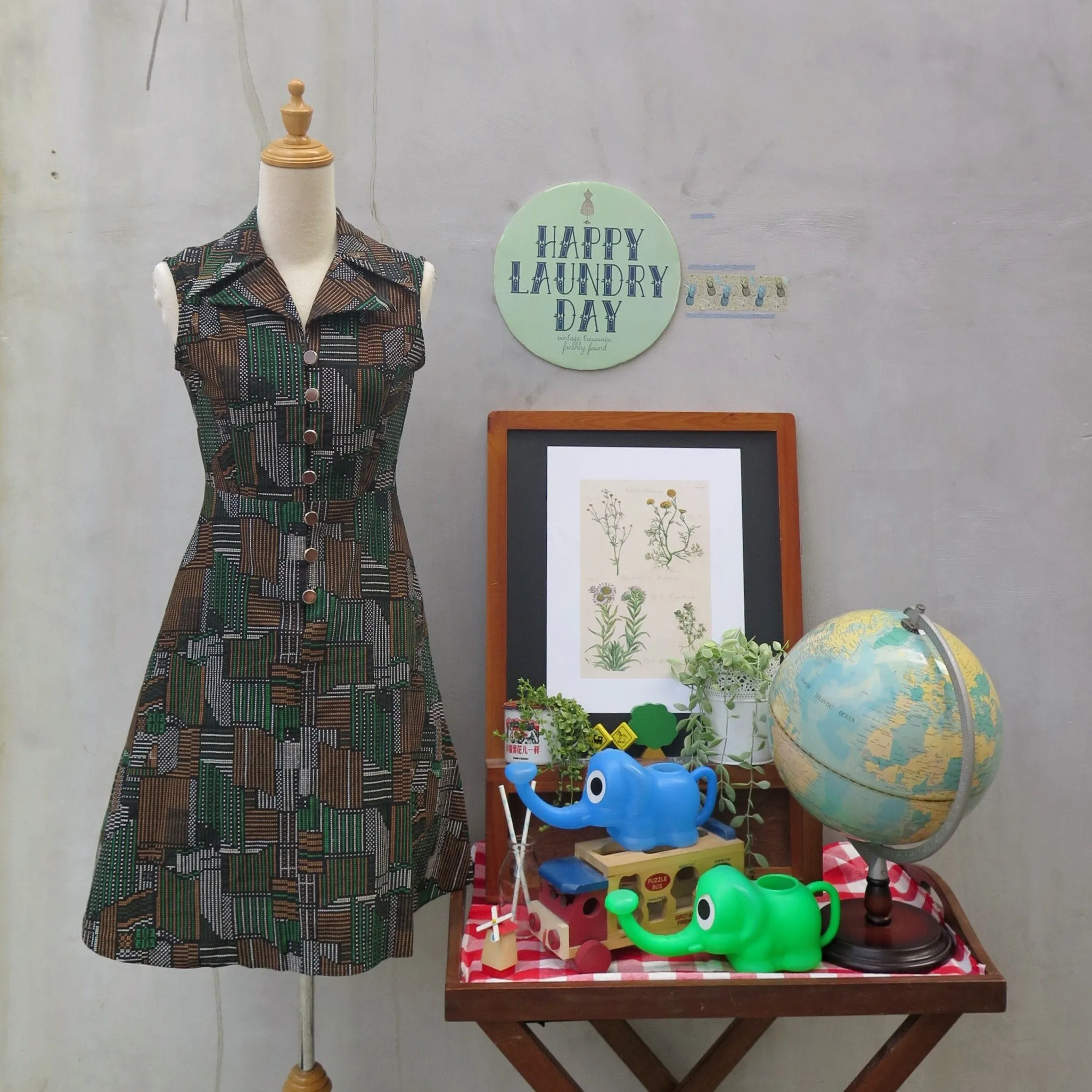 Retro Matrix | Vintage 1960s 1970s retro mod Binary code and Dots geometric print Sleeveless Dress