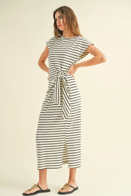 Waitlist 4/20 ♥ Avril Short Sleeve Knot Stripe Print Midi Dress White